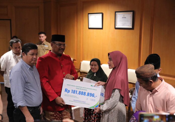 Banyak Manfaat, Pj Gubernur Safrizal Imbau Masyarakat Ikut Kepesertaan BPJS Ketenagakerjaan