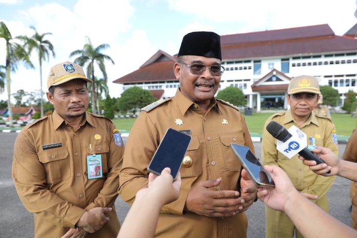 Pimpin Apel Pagi Pasca Idul Fitri 1445 H, Pj Gubernur Safrizal Beri Semangat Kerja Pada Pegawai