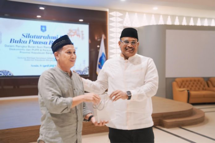 Pj Gubernur Safrizal Buka Puasa Bersama Diskominfo dan Insan Pers, Undang Masyarakat saat Open House Idulfitri