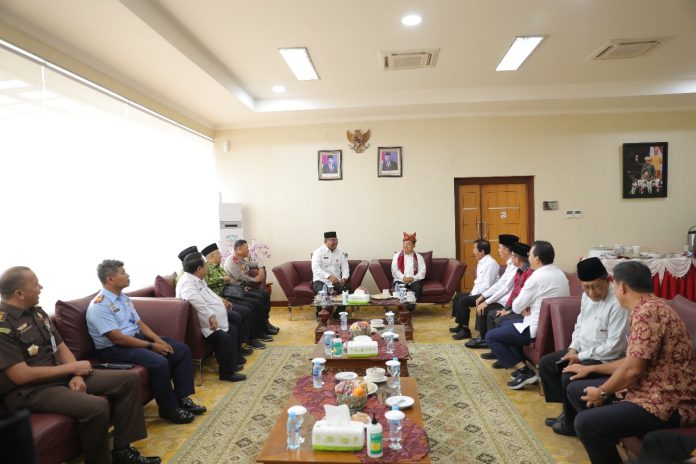 Pj Gubernur Sambut Baik Kedatangan Ketua Umum PMI Jusuf Kalla ke Kep. Babel