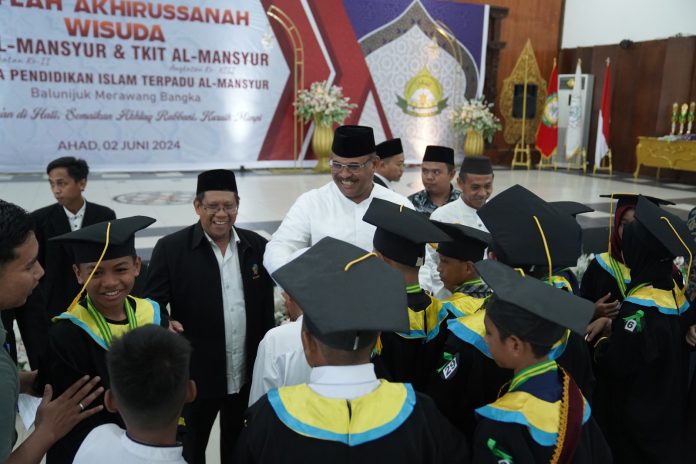 Hadiri Wisuda SDIT dan TKIT Al-Masyur, Pj Gubernur Safrizal Ingatkan Wajib Belajar 12 Tahun