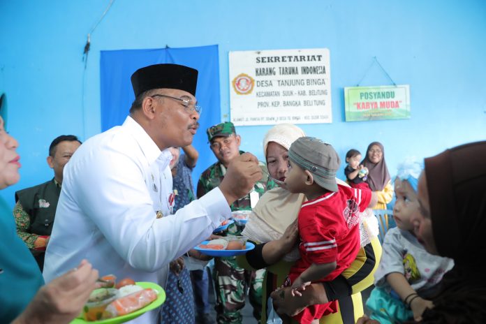 Pj Ketua PKK Safriati Tinjau Pembangunan Rutilahu untuk Suku Sawang di Beltim 