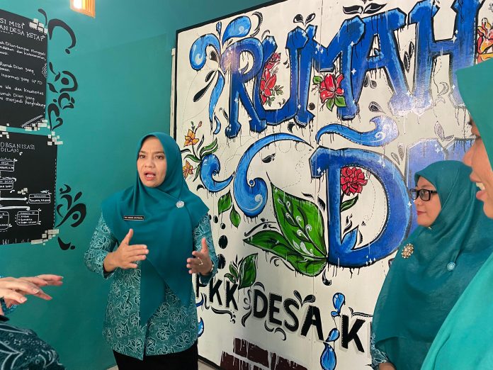 Pj Ketua TP PKK Safriati Apresiasi Inovasi Rumah Dilan Desa Ketap
