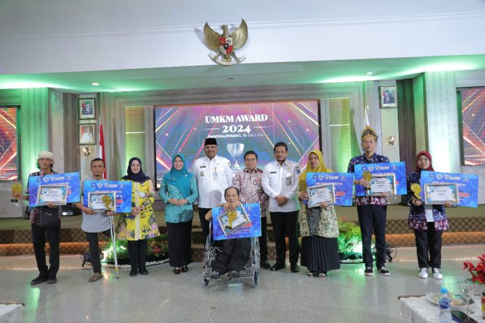 Pj Ketua TP PKK Safriati Safrizal Hadiri UMKM Award 2024