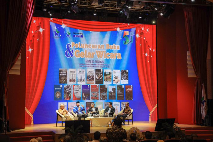 Pukau Audiens! Dirjen Bina Adwil Sampaikan Karya Buku tentang IKN dan Tata Kelola Perkotaan