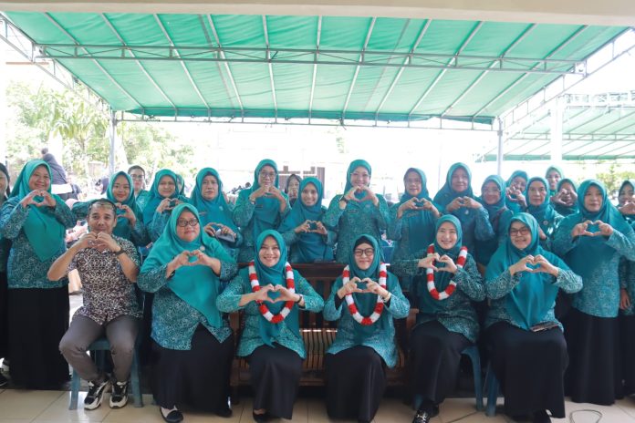 Tim Penilai Lomba HKG PKK ke-52 Evaluasi Desa Kelabat