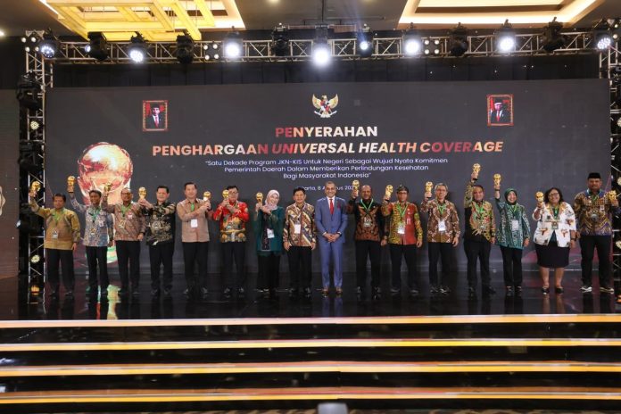Komitmen Jamin Kesehatan Masyarakat Babel, PJ Gubernur Safrizal Terima Penghargaan UHC Awards dari Wapres Republik Indonesia