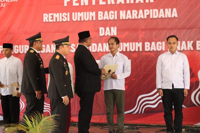 Peringati HUT ke-79 RI, Pj Gubernur Safrizal Serahkan Remisi 1750 Warga Binaan