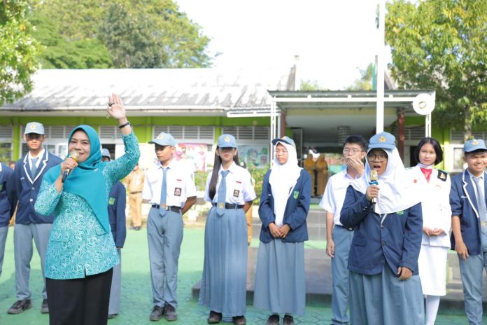 Sambangi SMAN 2 Pangkalpinang, Pj Ketua TP PKK Safriati Beri Edukasi Dampak Penyalahgunaan Narkoba