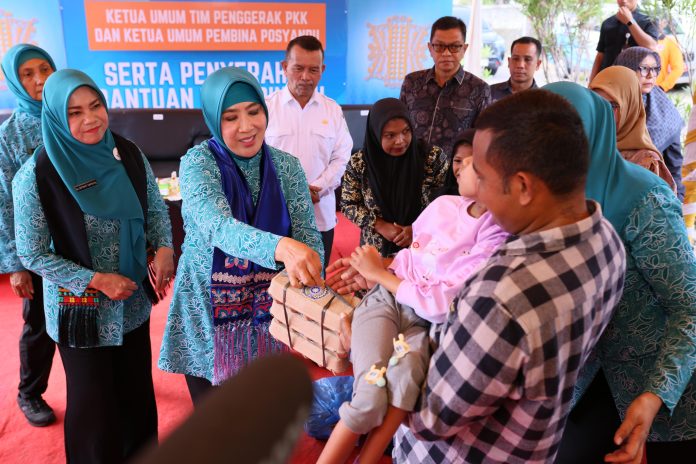 Perkuat Peran Posyandu, Pj Ketua PKK Aceh dan Ketua PKK Pusat Salurkan Bantuan untuk Masyarakat Sabang