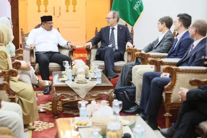 Pj Gubernur Safrizal Diskusi dengan Dubes Swiss
