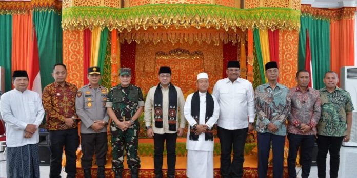 Pj Gubernur Safrizal Peusijuek Menteri Ekraf & Ustadz Das’ad di SIM