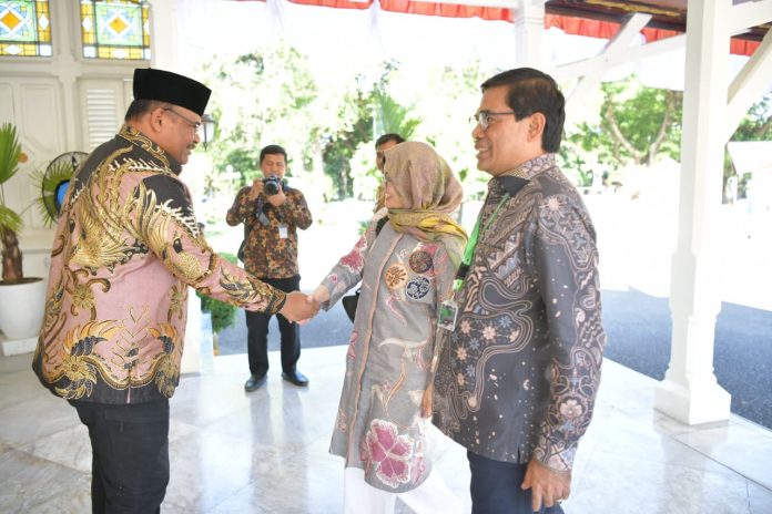 Wamen Stella Narasumber tsunami di Aceh