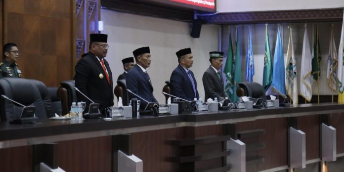 Dalam Rapat Paripurna DPRA, Pj Gubernur Safrizal Tegaskan Komitmen Penanganan Banjir Secara Komprehensif