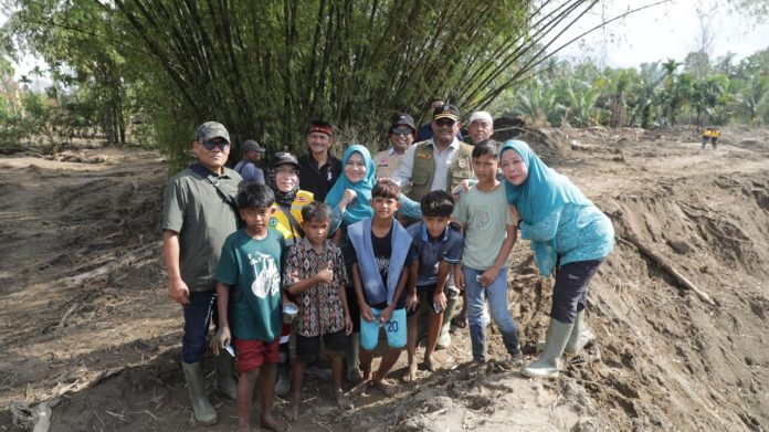 Safrizal ZA Relawan Dihadiahkan Durian di Aceh, Peumulia Jamee Adat Geutanyoe