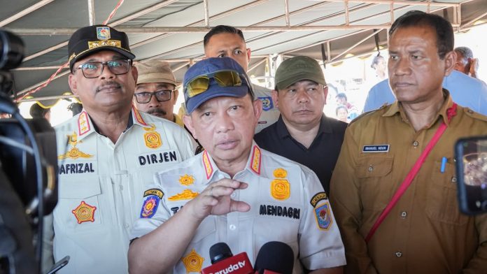 Mendagri Tinjau Dampak Gempa di Sikka, Pastikan Layanan Pelabuhan Normal dan Apresiasi Penanganan Darurat