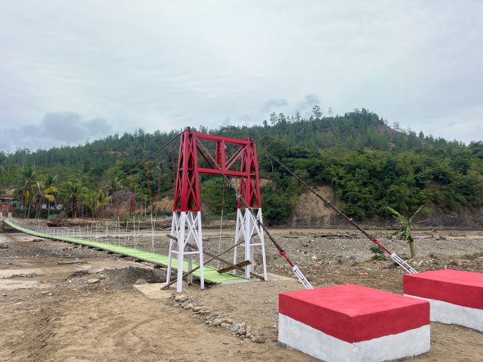 Pembanguan Jembatan Perintis Reje Payung Tuntas Safrizal Acungkan Jempol untuk Prajurit TNI